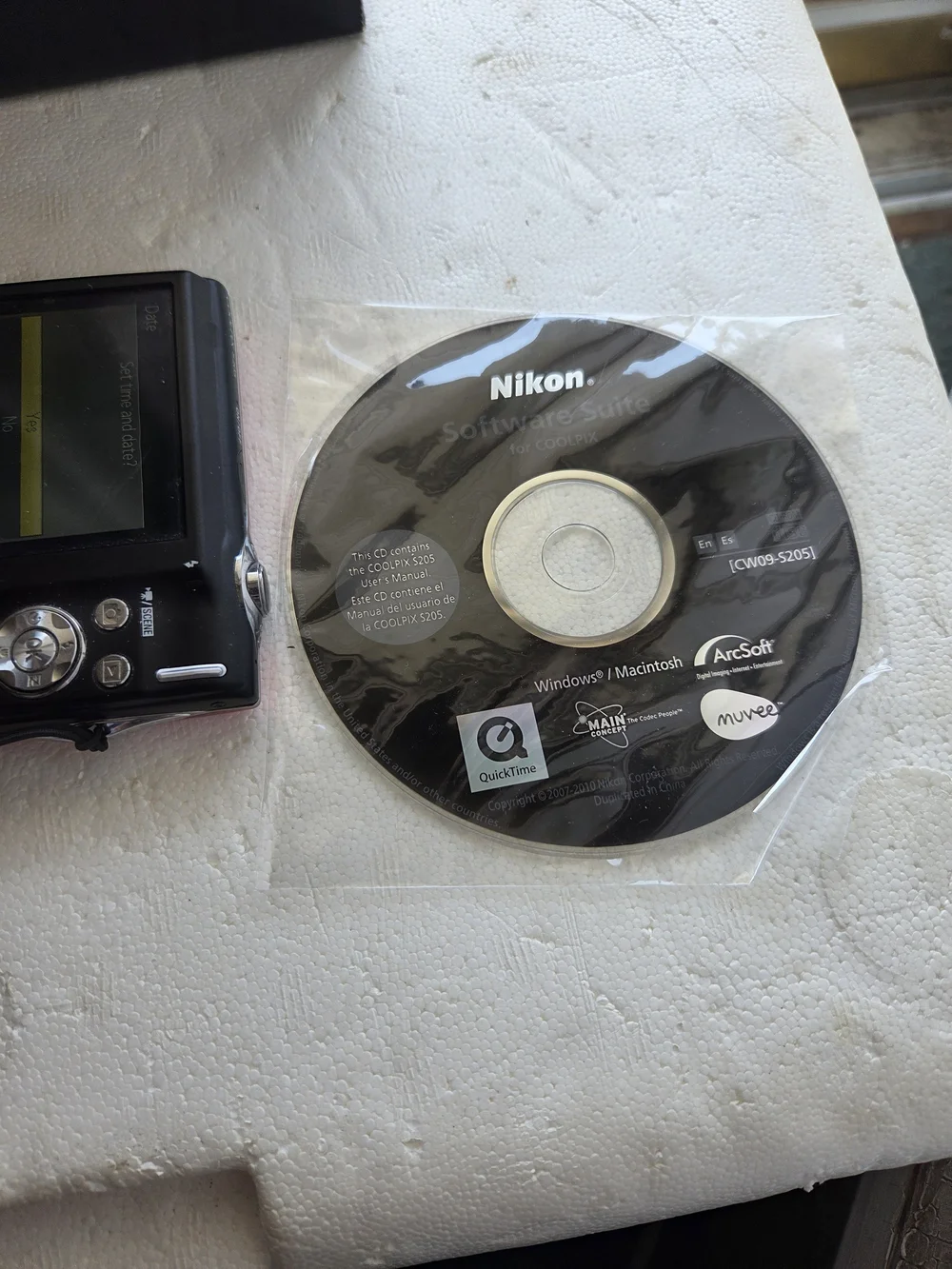 Nikon COOLPIX S205 Compact Digital Camera - Red In Box